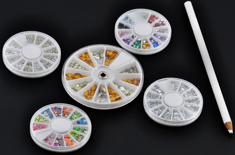 Crystalum Nail Art Rhinestone Set + Picker